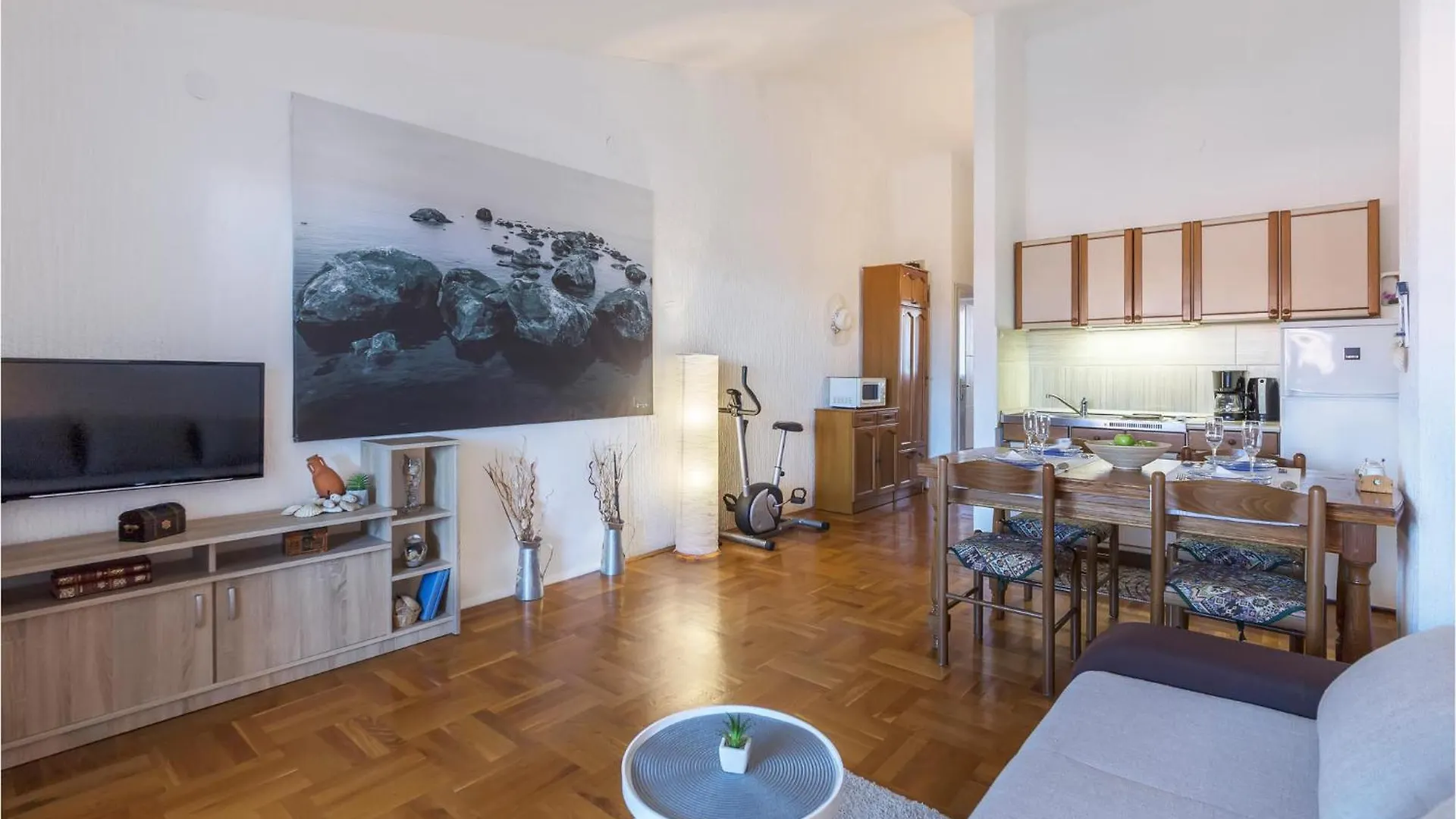 1 Bedroom Gorgeous Apartment In Vrsar 0*,